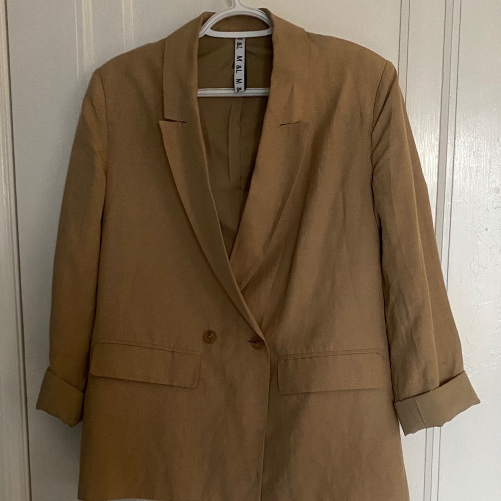 Elegant Tan Double-Breasted Blazer